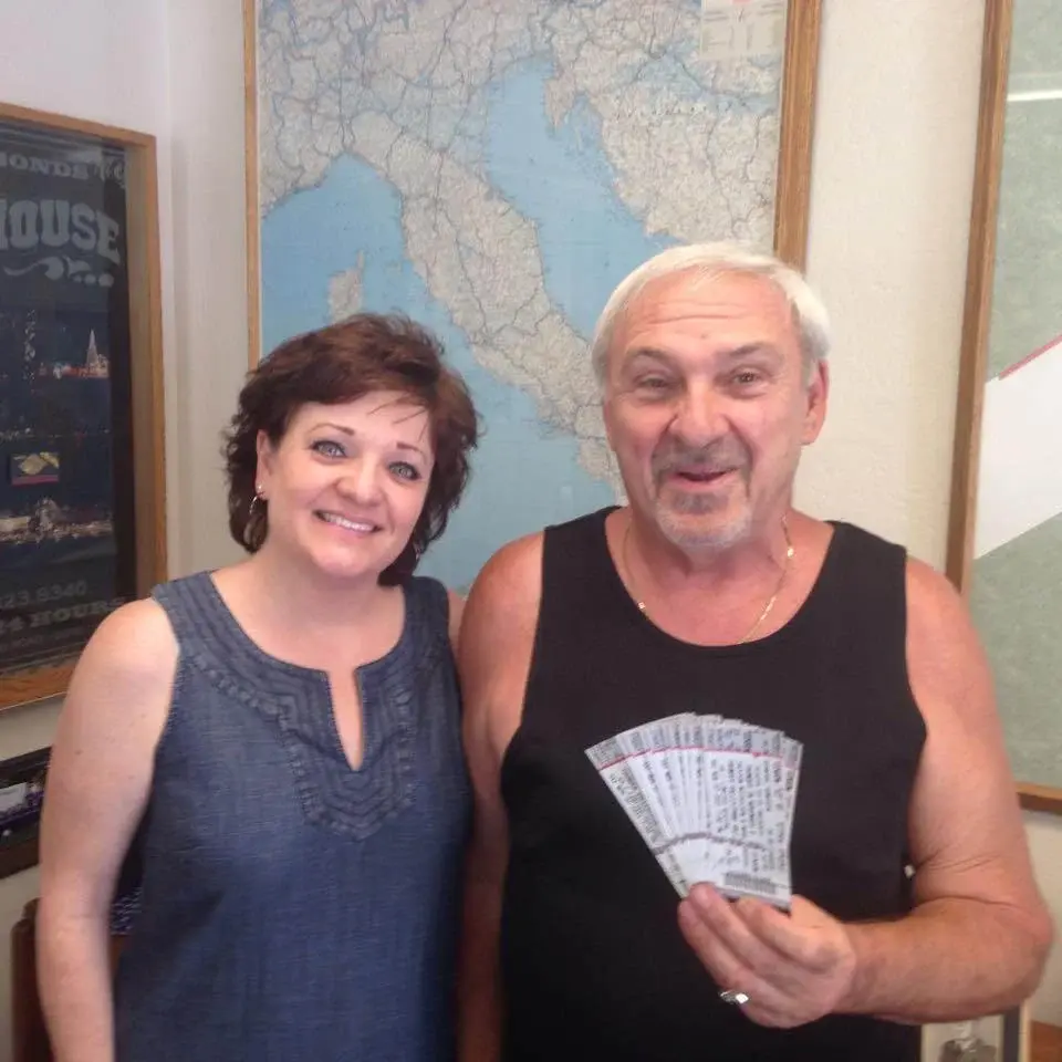 Frank-and-Melissa-with-concert-tickets